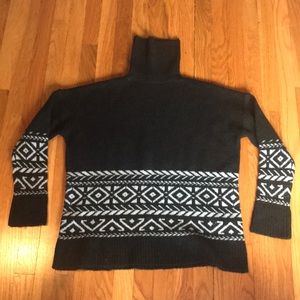 Black patterned turtle neck